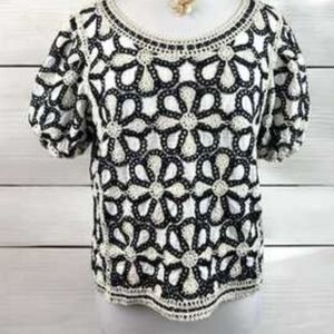 Solitaire Black and White Crotchet Floral Blouse EUC Medium PTP 20 Length 21